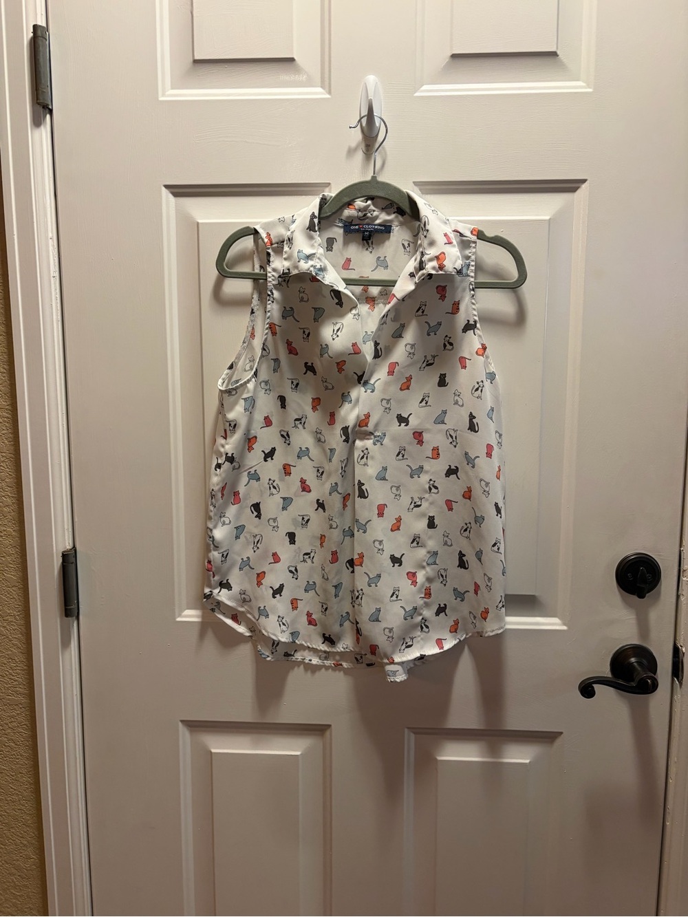 Sleeveless Cat Print Button-Up Top - White